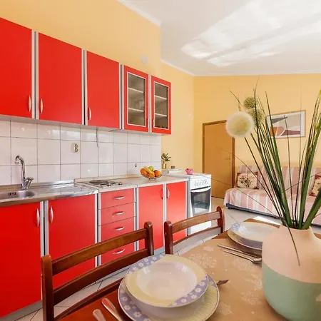 Awesome Apartment In Pula With 2 Bedrooms And Wifi Apartmán Pula