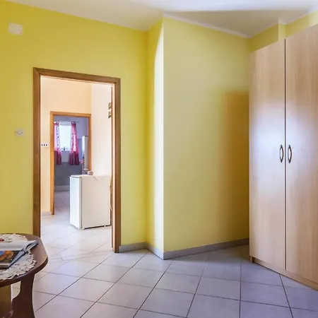 Awesome Apartment In Pula With 2 Bedrooms And Wifi Пула