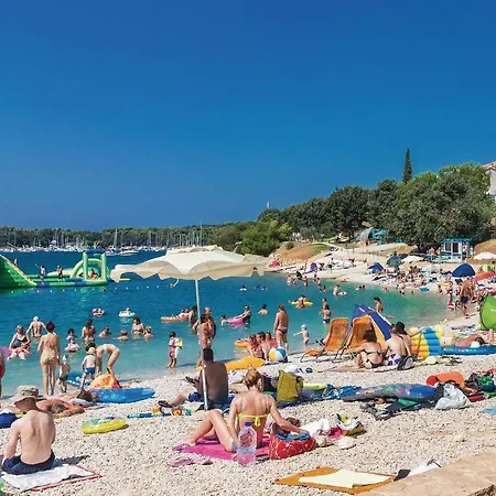 Awesome Apartment In Pula With 2 Bedrooms And Wifi Apartmán