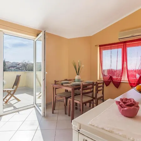 Awesome Apartment In Pula With 2 Bedrooms And Wifi Apartmán *